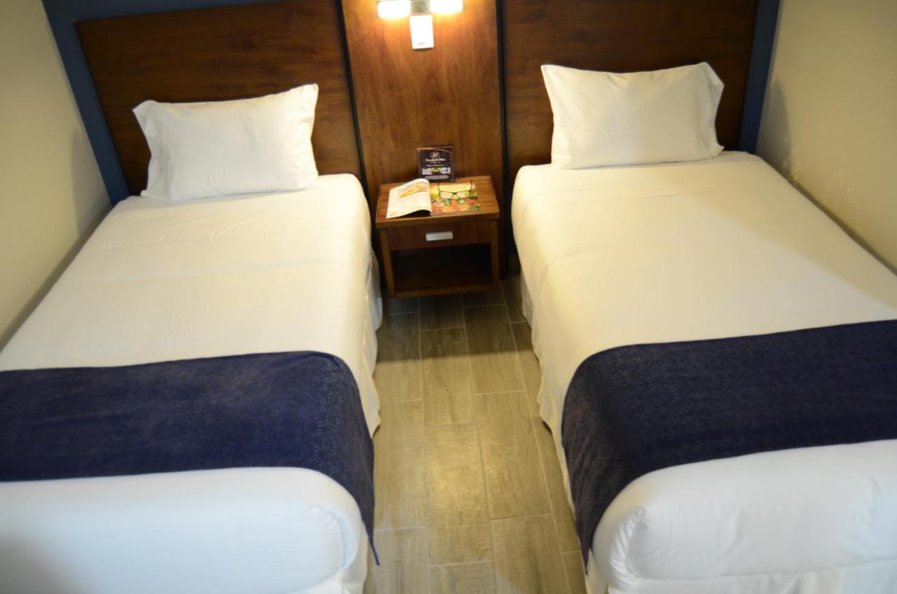 Hotel San Agustin Plaza Latacunga Extérieur photo