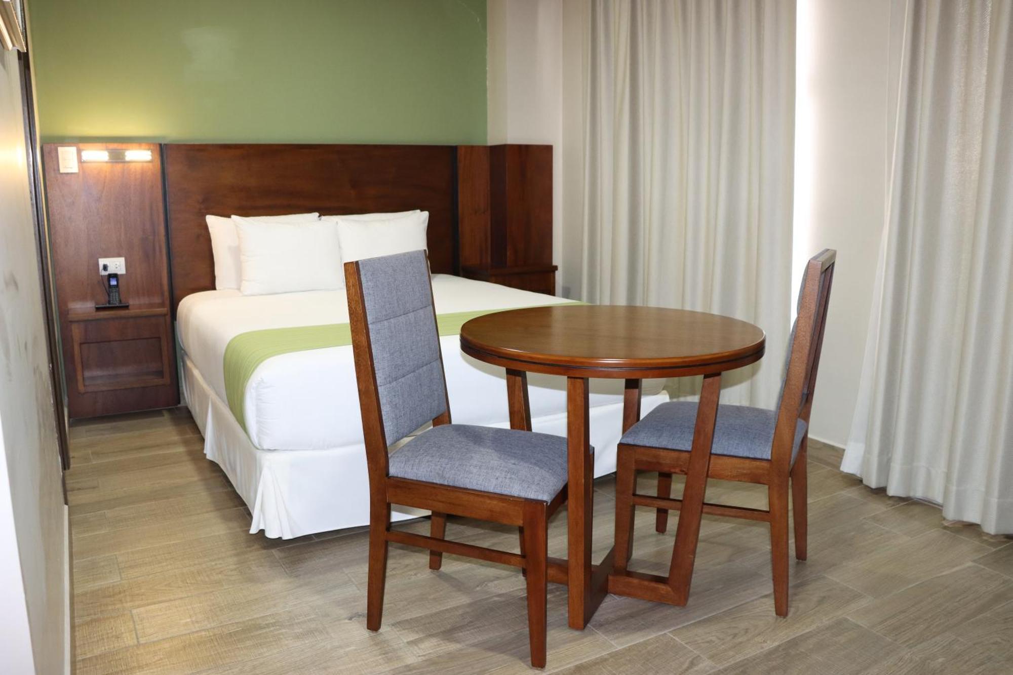 Hotel San Agustin Plaza Latacunga Extérieur photo