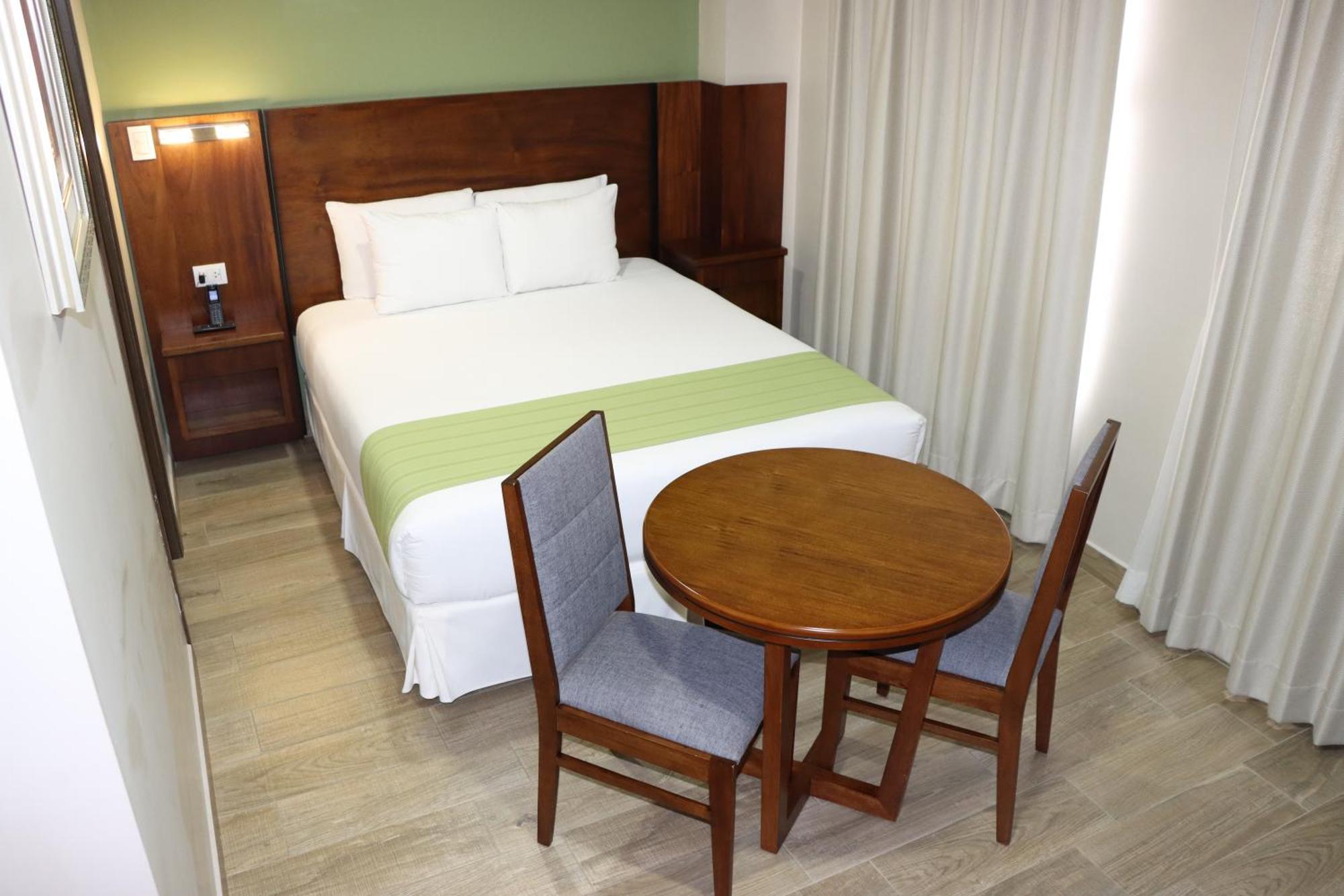 Hotel San Agustin Plaza Latacunga Extérieur photo