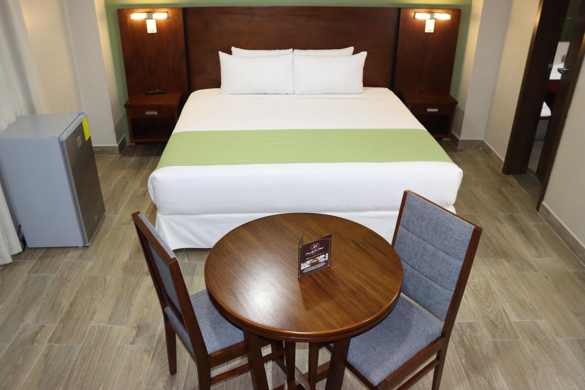 Hotel San Agustin Plaza Latacunga Extérieur photo